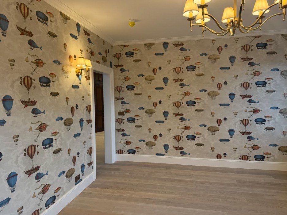 Hot-air balloon wallpaper carried around a full room, Mayfair Project — view 4