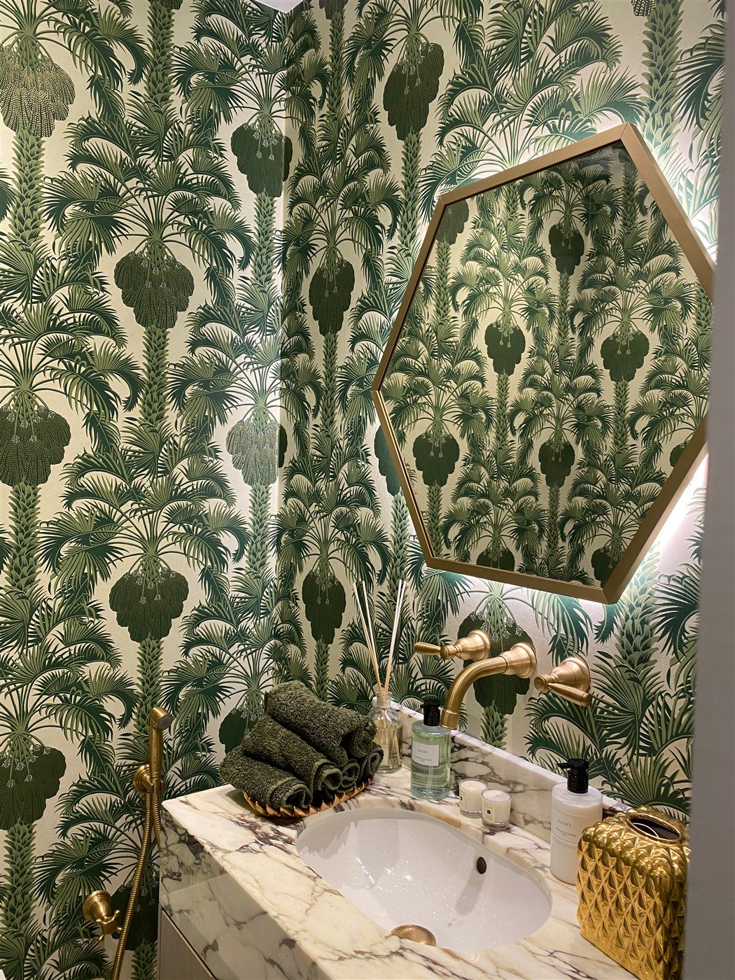 Wallpaper hanging and decorative finishes by Modernus